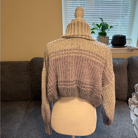 Cozy Knit Crop Turtleneck Sweater - Gray and Cream - Picture 3 of 4